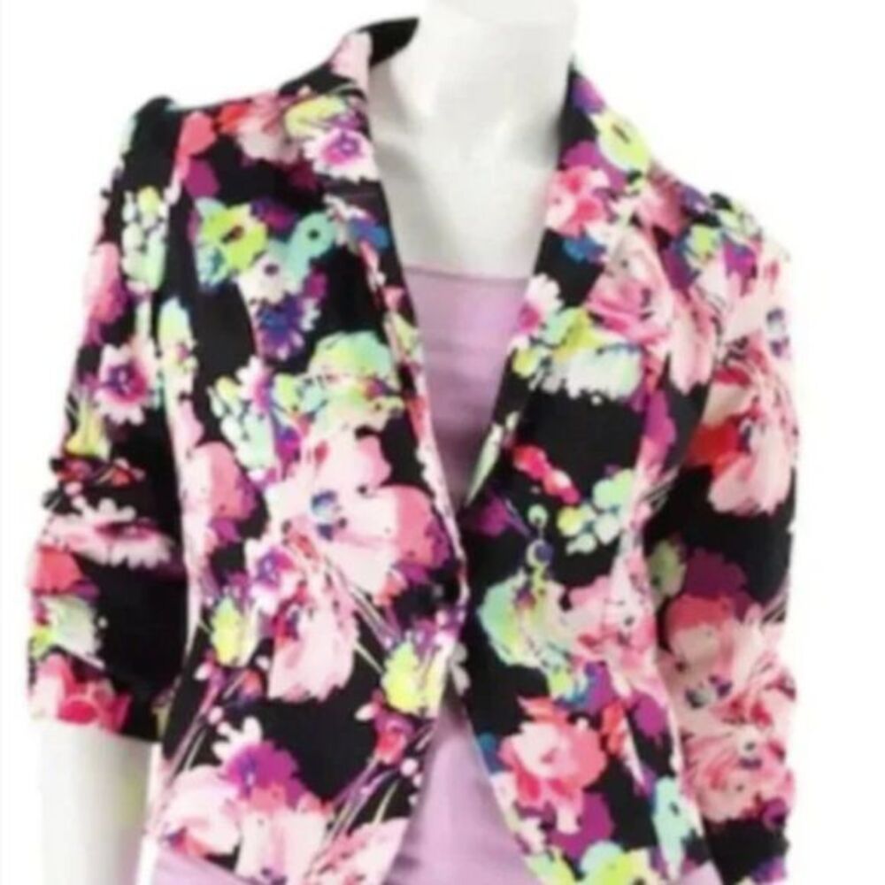 Candie’s Camera Ready Style Cropped Vibrant Floral Jacket Size Medium NEW NWT
